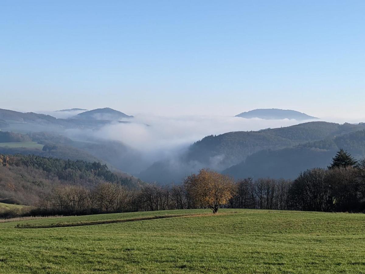 Ferienwohnungen Am Aeppelsberg Volkesfeld Exterior foto